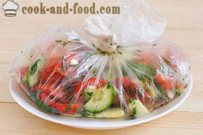 Resepti salaatti kurkut, tomaatit ja kesäkurpitsaa