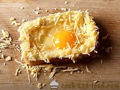 Hot voileipä muna ja juustoa uunissa aamiaiseksi