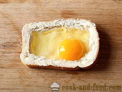 Hot voileipä muna ja juustoa uunissa aamiaiseksi