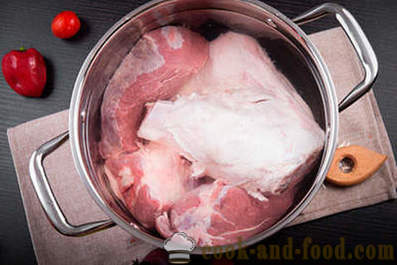 Maukasta jellied sianlihaa jalat ja naudanlihan