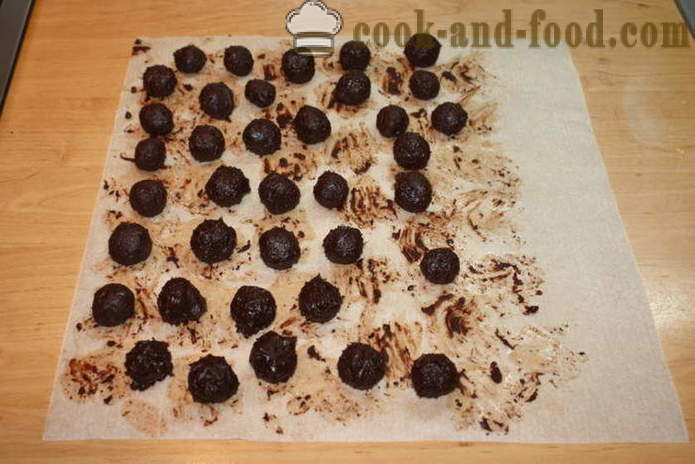 Kotitekoinen karkkia tryffeli käsissä - miten tehdä kotitekoinen karkkia tryffeli, askel askeleelta resepti kuvat