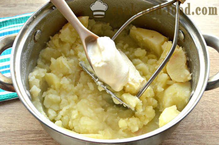 Perunat soseuttaa smetanaa - miten ruokaa perunamuusia, askel askeleelta resepti kuvat