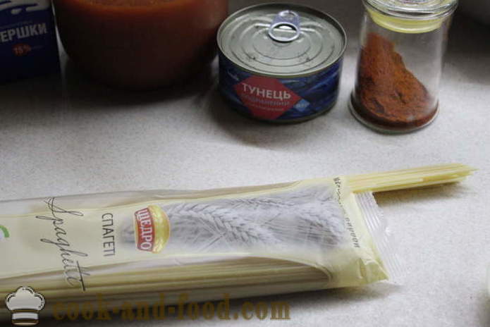 Spagettia tonnikala purkitettu tomaatti-kermakastikkeessa - sekä herkullisia kokki spagetti, askel askeleelta resepti kuvat