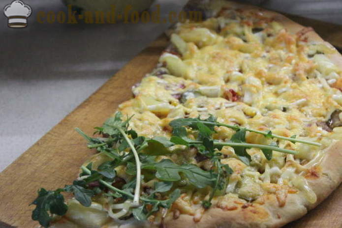 Hiiva pizza lihaa ja juustoa kotona - askel askeleelta valokuva-pizza resepti jauheliha uunissa