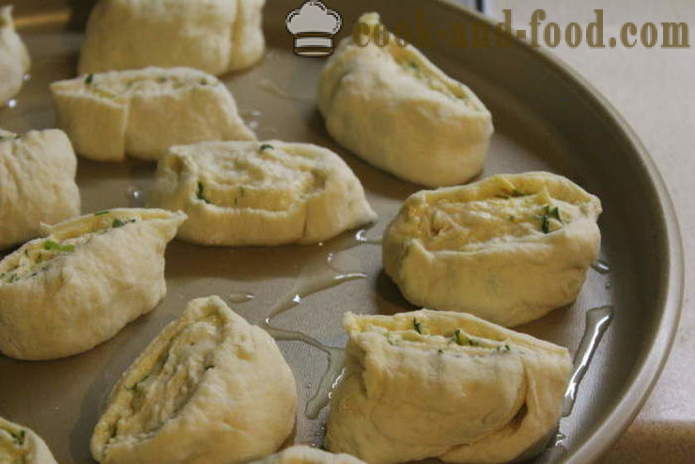 Juusto sämpylöitä valkosipuli ja sipuli - miten muffinit juustoa ja valkosipuli, jossa askel askeleelta resepti kuvat