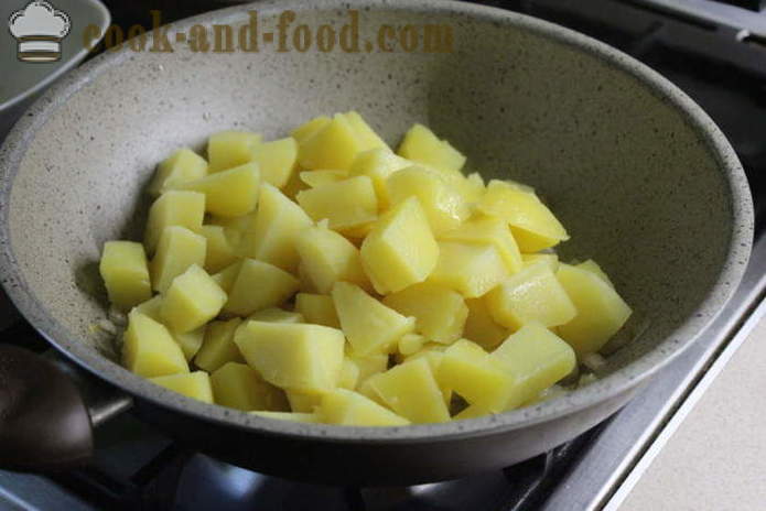 Keitettyjä perunoita ja sipulia ja pekonia - herkullisia kokki perunat lisuke, askel askeleelta resepti kuvat