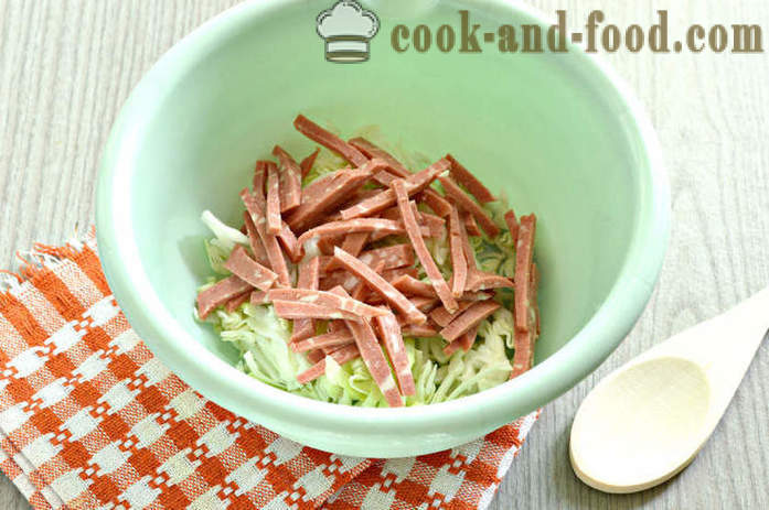 Salaatti krutonkeja, Korean porkkana, makkara - Miten valmistella salaattia krutonkeja ja majoneesia, askel askeleelta resepti kuvat