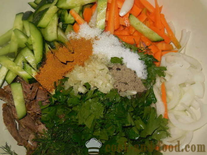Salaatti lihan Korean kurkut ja porkkanat - miten ruokaa lihaa Korean, askel askeleelta resepti kuvat