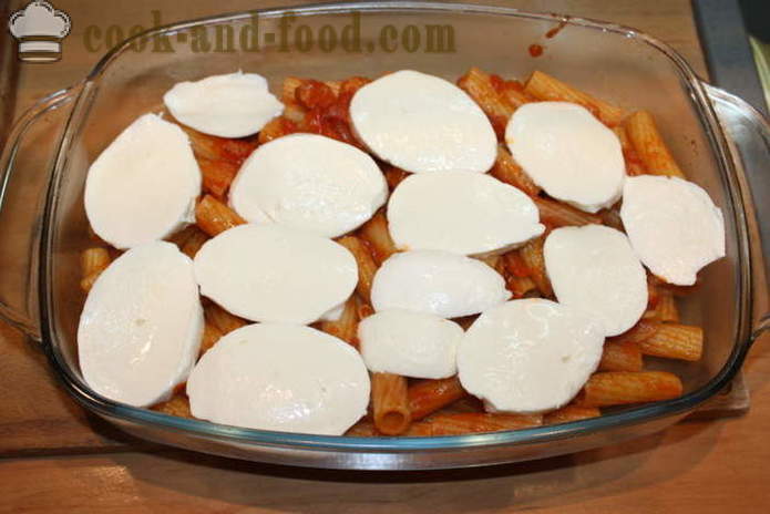 Italialainen ziti lautasen - kuten pasta paista uunissa juustoa, tomaattia ja kinkkua, askel askeleelta resepti kuvat