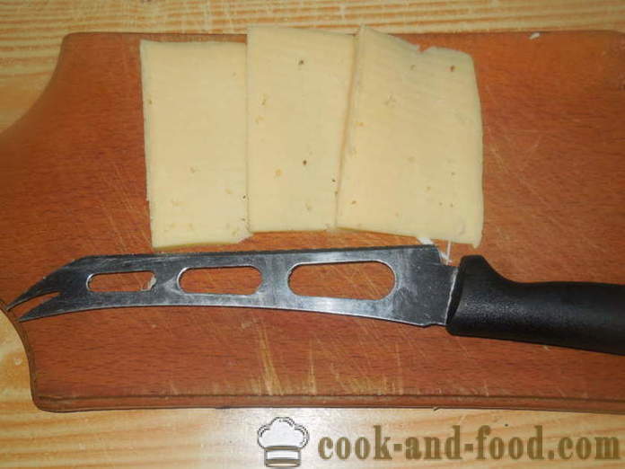 Kuuma voileipiä juustolla ja rapu tikkuja - miten tehdä kuuma voileipiä uunissa, jossa askel askeleelta resepti kuvat