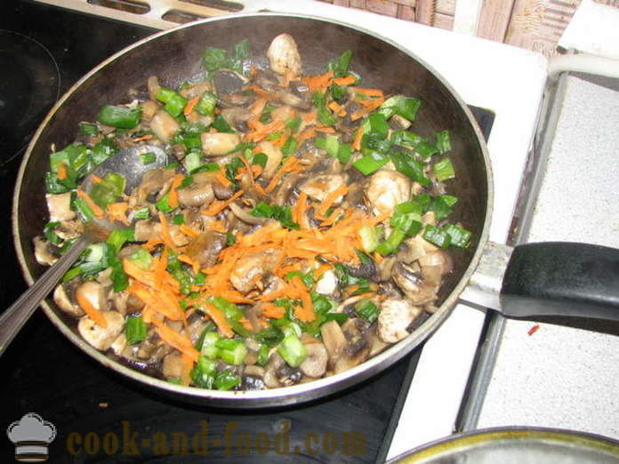 Paistettuja sieniä smetanan ja sipulin - miten ruokaa paistettuja sieniä pannulla, askel askeleelta resepti kuvat