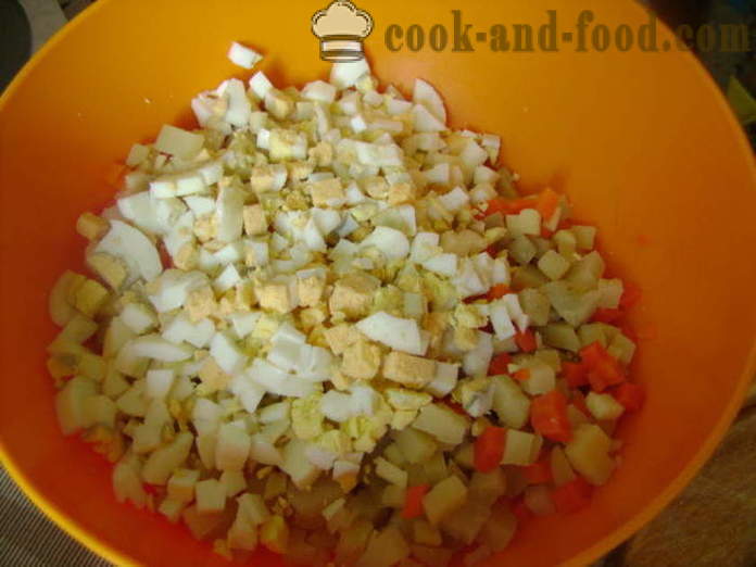 Ranskan salaatti lihaa ja makkaraa - miten valmistautua salaatti omena, jossa askel askeleelta resepti kuvat