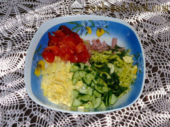 Salaatti munakokkelia ja makkaraa ja smetanaa - miten valmistautua salaatti munakas, askel askeleelta resepti kuvat