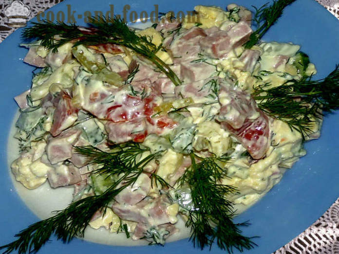 Salaatti munakokkelia ja makkaraa ja smetanaa - miten valmistautua salaatti munakas, askel askeleelta resepti kuvat