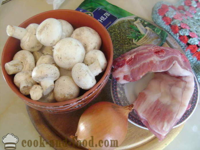 Cvinye kylkiluut haudutettu sieniä ja kastike - muhen- porsaankylkeä pannulla, jossa askel askeleelta resepti kuvat