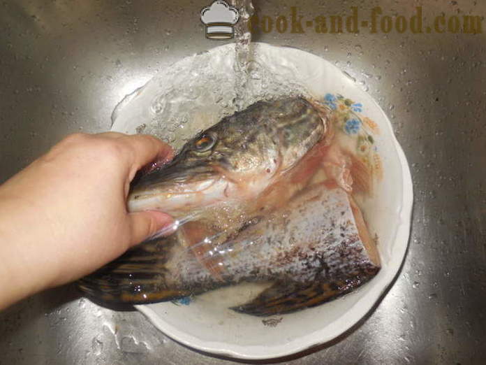 Yksinkertainen resepti kalakeitto Pike tavoitteista multivarka - miten ruokaa keittoa hauki menossa kotiin, askel askeleelta resepti kuvat