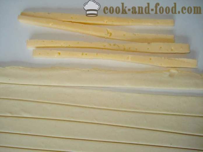 Kotitekoinen juusto lehtitaikina tarttuu olut - miten ruokaa juustotikut kotona, askel askeleelta resepti kuvat