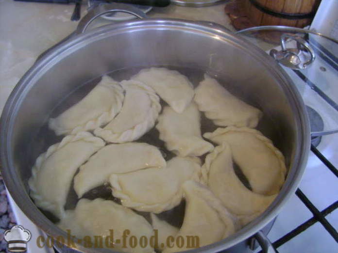 Meatless dumplings perunoita ja sieniä - miten ruokaa pyöryköitä perunoita ja sieniä, askel askeleelta resepti kuvat
