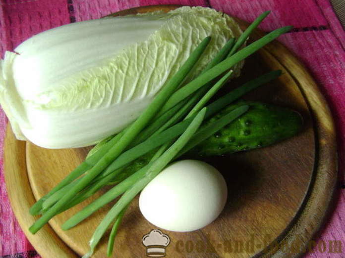 Salaatti kiinankaali, kurkku, muna ja kevätsipulia - miten ruokaa herkullinen salaatti kiinankaali, askel askeleelta resepti kuvat