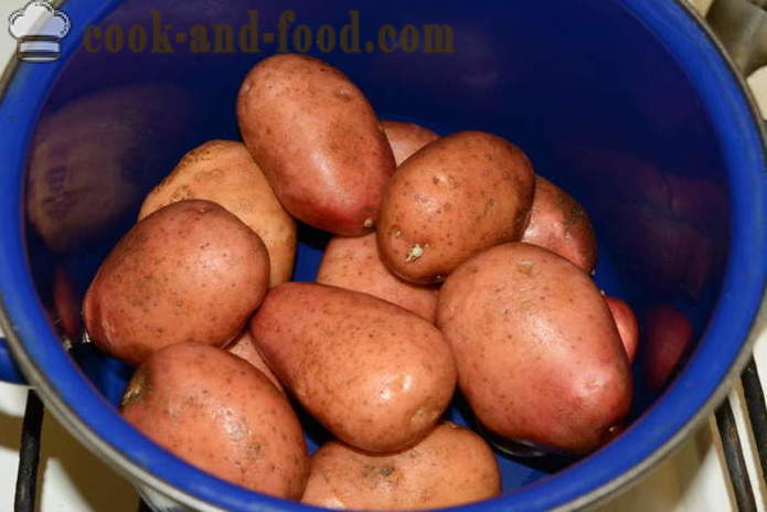 Keitetyt perunat niiden nahat salaatti - miten ruokaa perunat niiden nahat kattilassa, jossa on askel askeleelta resepti kuvat
