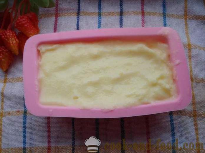 Kotitekoinen jäätelö on valmistettu maidosta ja tärkkelys - miten jäätelöannos kotona, askel askeleelta resepti kuvat