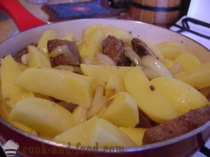 Maksassa perunat pannulla - miten ruokaa naudan maksa, perunoita, askel askeleelta resepti kuvat