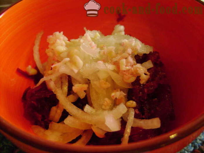 Punajuurisalaattia ilman majoneesia, valkosipulia ja sipulia - miten valmistautua salaatti punajuuret, askel askeleelta resepti kuvat
