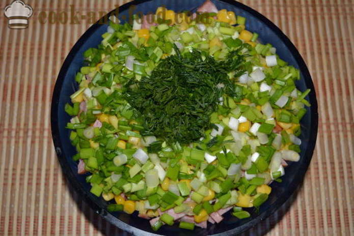 Salaatti kiinankaali savustettua makkaraa, paprikaa ja purkitettu maissi - kuinka valmistaa salaatti kiinankaali maissi ja makkaraa, askel askeleelta resepti kuvat