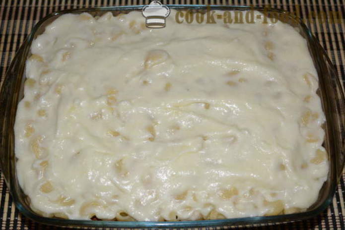 Makaronilaatikko jauheliha ja valkokastikkeen - miten ruokaa pastavuokaa uunissa, jossa askel askeleelta resepti kuvat