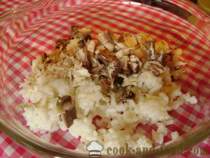 Yksinkertainen kalaa salaattia riisiä ja muna - miten ruokaa kala salaatti riisiä, askel askeleelta resepti kuvat