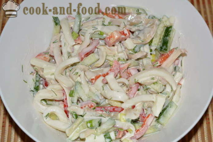 Salaatti mustekalaa, sienet, kurkut ja pippuria - miten valmistautua salaatti kalmari ja sieniä, askel askeleelta resepti kuvat