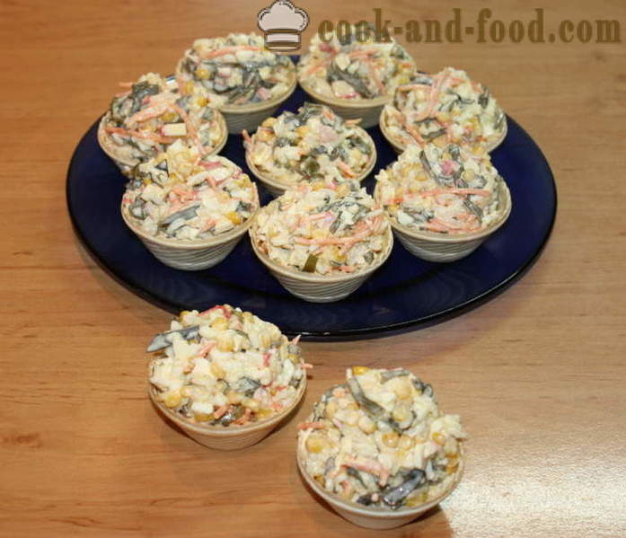 Yksinkertainen salaatti merilevää, muna ja taskurapu palochkami- miten valmistautua salaatti merilevää, askel askeleelta resepti kuvat