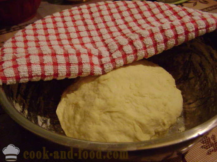 Universal Voi hiivataikina piirakat - miten valmistautua hiivataikina kakku, askel askeleelta resepti kuvat