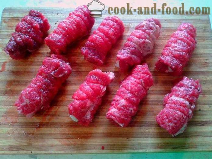 Meat rolls pannulla - miten ruokaa lihaa rullaa täytteenä, askel askeleelta resepti kuvat