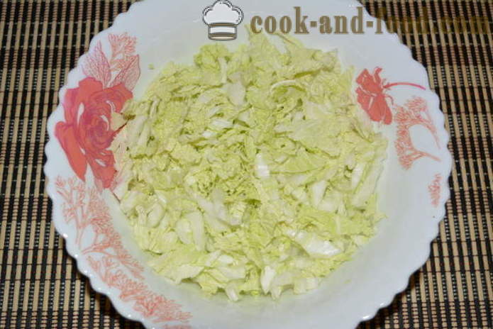 Yksinkertainen salaatti kiinankaali, kinkkua ja herneitä - miten valmistautua salaatti kiinankaali ja kinkkua, askel askeleelta resepti kuvat