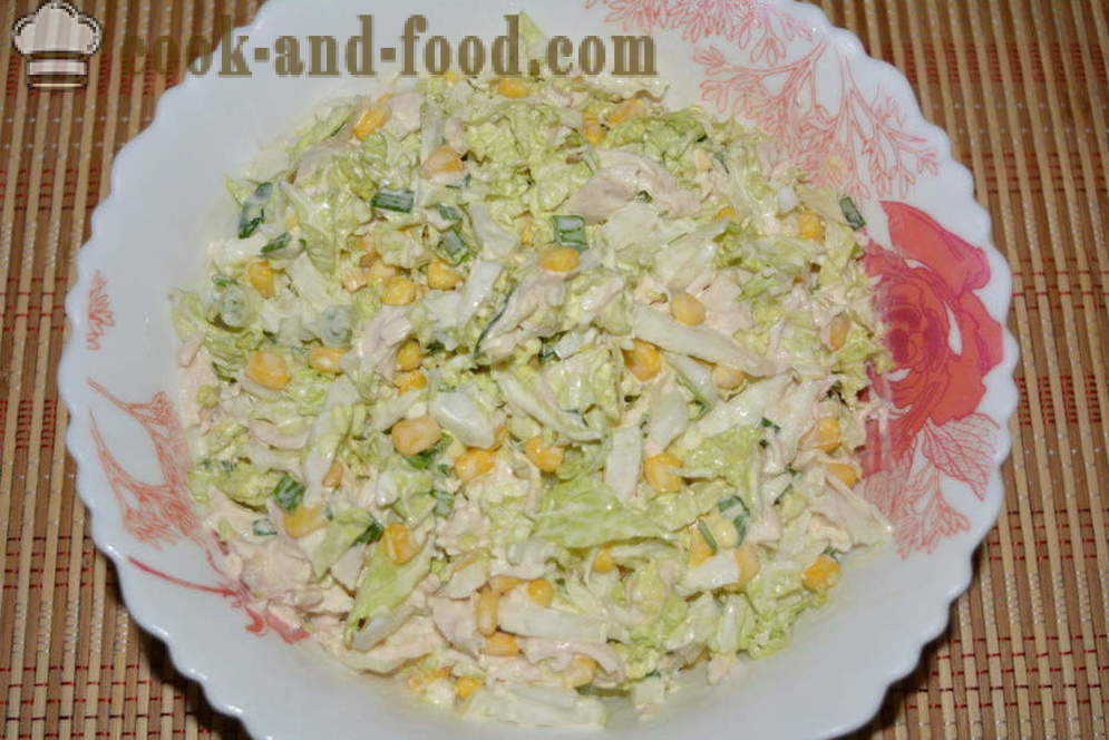 Yksinkertainen salaatti kiinankaali, kana ja maissi - miten valmistautua salaatti kiinankaali kananrintaa, askel askeleelta resepti kuvat