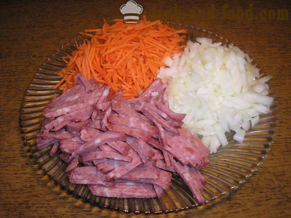 Salaatti perunatikkuina ja makkaraa - miten tehdä perunasalaattia, askel askeleelta resepti kuvat