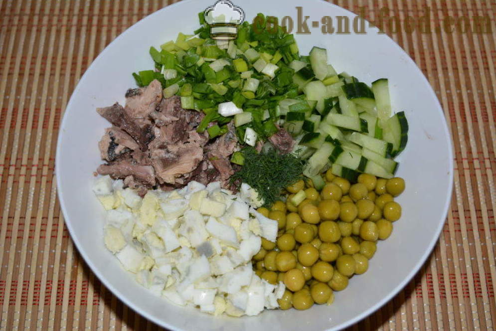 Salaatti tonnikalasäilykkeiden ja majoneesi - miten valmistautua salaatti tonnikalasäilykkeiden, askel askeleelta resepti kuvat