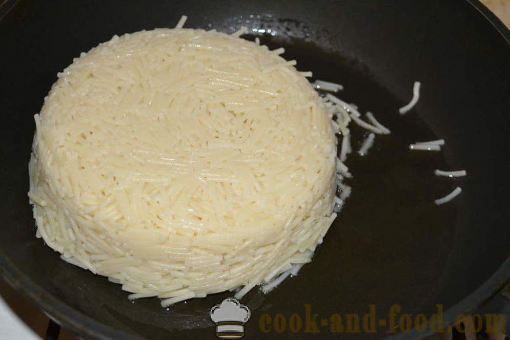 Miten Keitä nuudelit ja koristele - miten ruokaa pasta pitää se kiinni toisissaan, askel askeleelta resepti kuvat