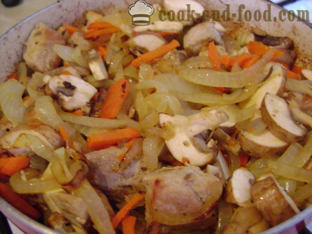 Haudutettua kaalia perunoita, kanaa ja sieniä - molemmat maukas kokki haudutettua kaalia, askel askeleelta resepti kuvat