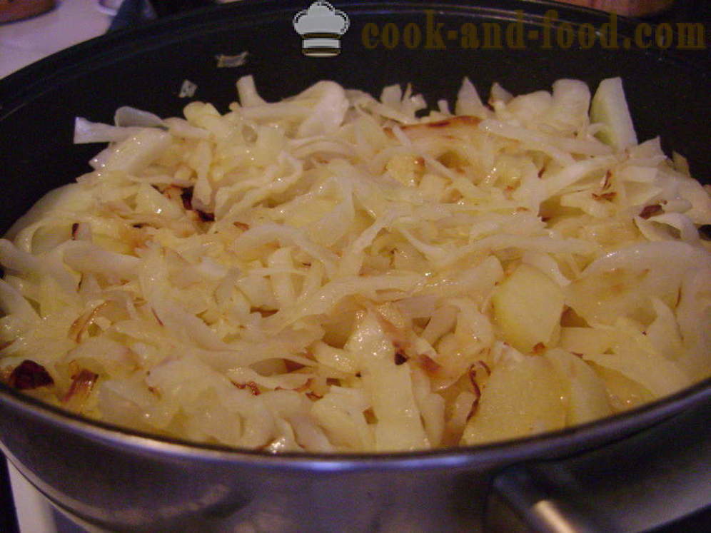 Haudutettua kaalia perunoita, kanaa ja sieniä - molemmat maukas kokki haudutettua kaalia, askel askeleelta resepti kuvat