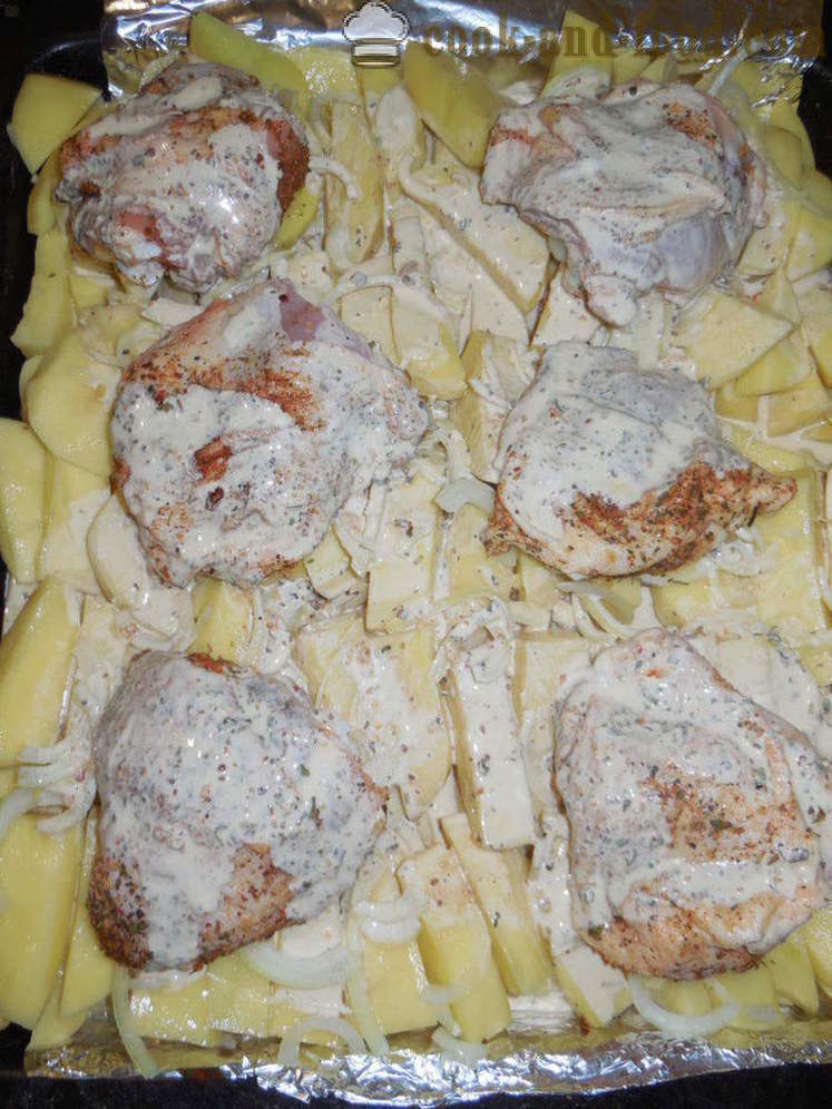 Kanaa reisi perunoiden uunissa - miten ruokaa herkullinen kanan reidet perunoiden, askel askeleelta resepti kuvat