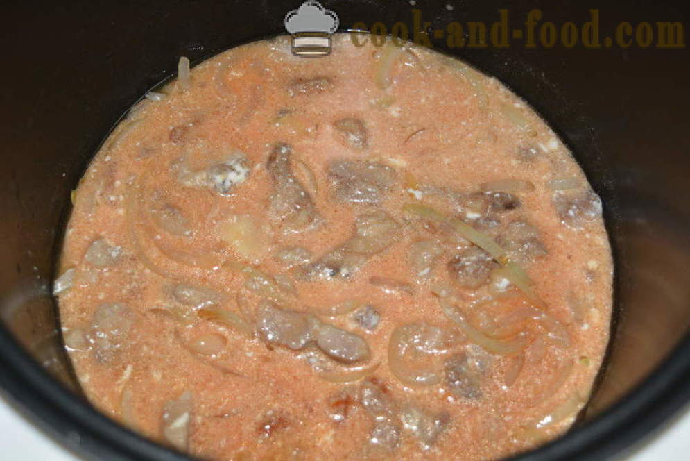 Porsaan Stroganoff smetanan ja tomaattipyree - miten ruokaa stroganoff kanssa kastike multivarka, askel askeleelta resepti kuvat
