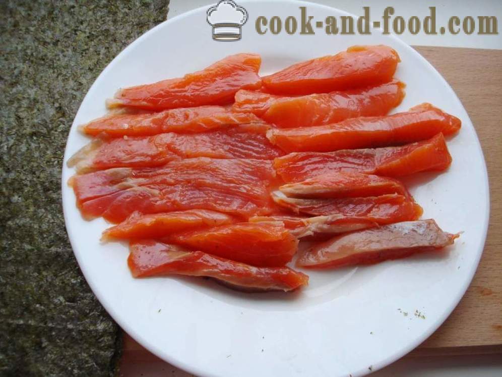 Sushirullaa riisiä ja punainen kala - miten ruokaa Sushirullaa kotona, askel askeleelta resepti kuvat