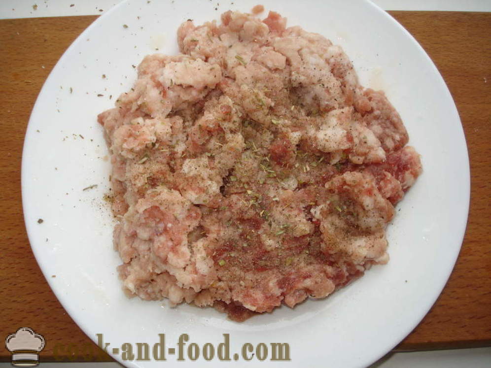 Täytetyt kaali lihaa ja riisiä tomaattikastikkeessa - miten ruokaa täytettyjä kaali jauheliha pannulla, jossa askel askeleelta resepti kuvat