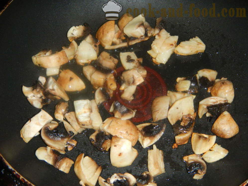 Munakokkelia sieniä ja juustoa pannulla - miten ruokaa munakokkelia smetanaa, askel askeleelta resepti kuvat