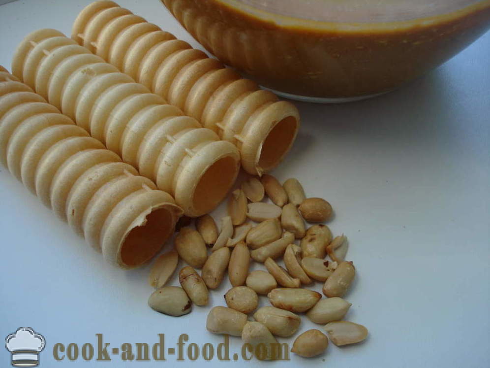 Delicious kiekkojen rullat on tiivistetty maito ja pähkinät - miten ruokaa kerma vohveli rullina, askel askeleelta resepti kuvat