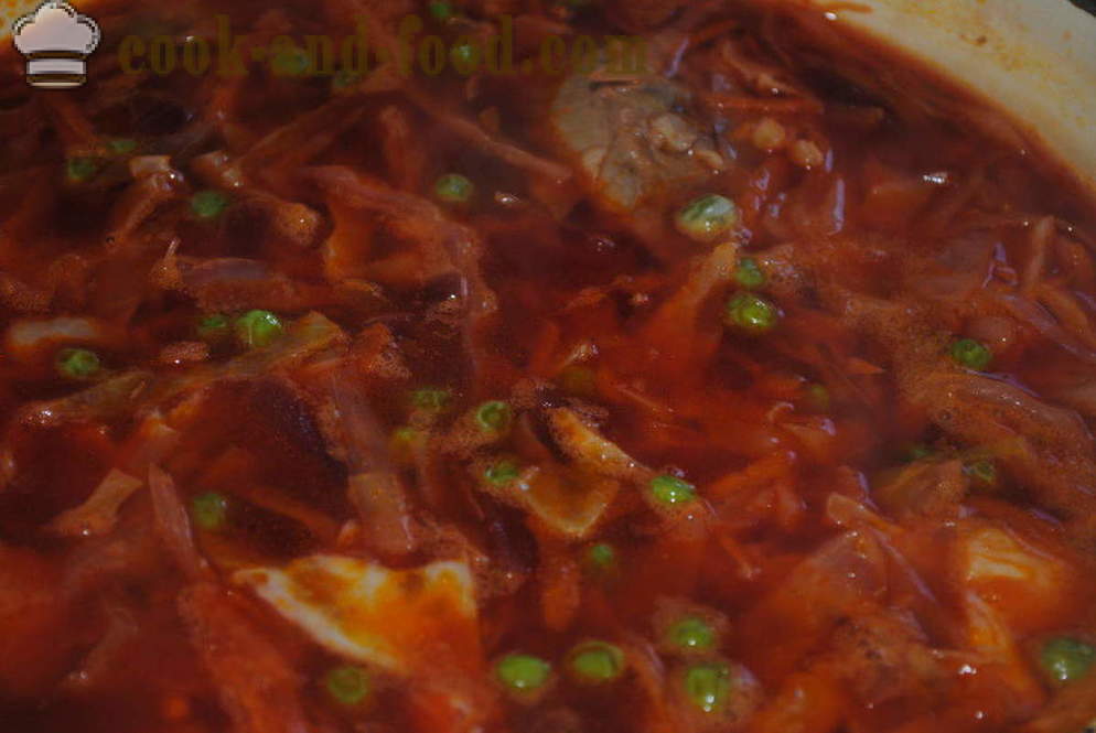 Borssikeitto kanssa punajuuret, kaali ja liha - miten ruokaa keitto punajuurta, jossa askel askeleelta resepti kuvat