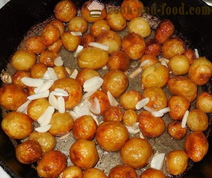 Pienet uudet perunat paahdettuja koko pannulla valkosipuli ja tilli - miten puhdistaa ja keitä pieni uusia perunoita, resepti kuvallinen