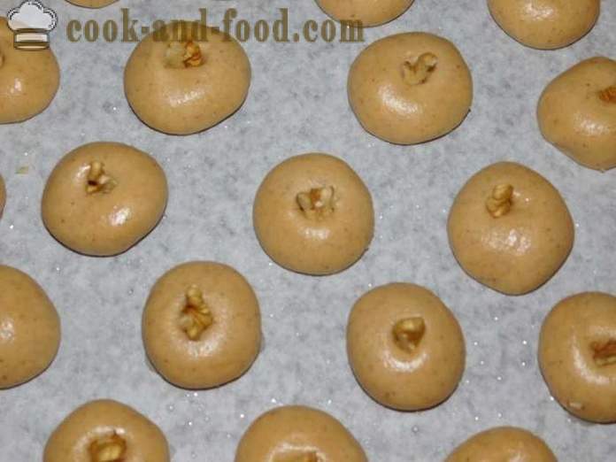 Hunaja evästeet kanelilla ja pähkinät kiire - resepti kuvia, askel askeleelta, miten tehdä hunajaa evästeet